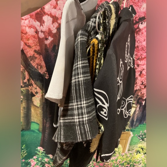 5 Super Cute Crop Tops (Check The Pictures) - Picture 1 of 11